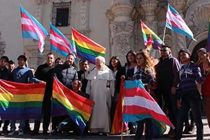 Obispo Raúl Vera: Se nace homosexual
