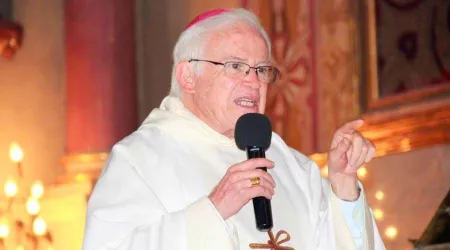 Homosexuales "se forman" en el vientre materno, dice Obispo de Saltillo