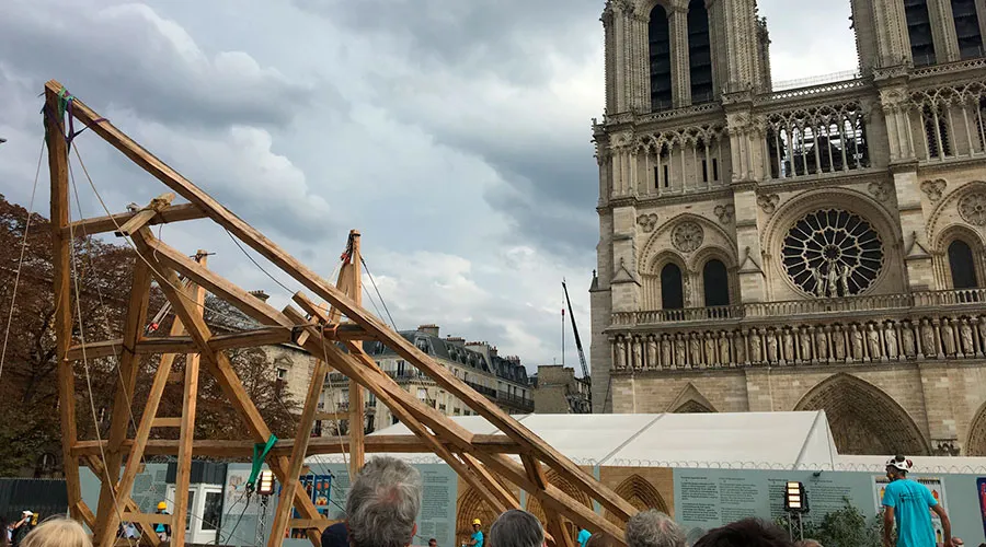 Utilizan técnica medieval para reconstruir la Catedral de Notre Dame