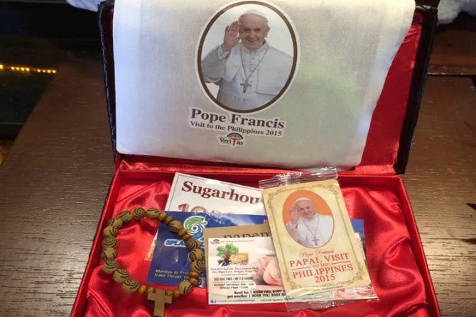 Fieles ya buscan recuerdos de la visita del Papa Francisco a Filipinas