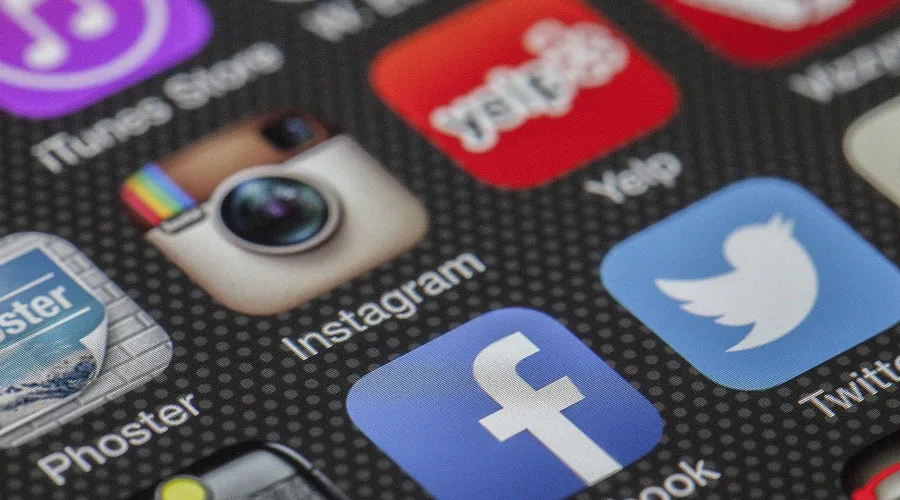 Fray Nelson analiza los retos del poder y la censura en las redes sociales