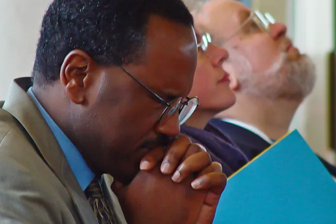La Iglesia puede ayudar a curar heridas interraciales en Estados Unidos, afirman Obispos