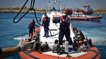 Inmigrantes africanos rescatados en Lampedusa, Italia (Foto Flickr UNHCR-ACNURAmericas_(CC-BY-NC-SA-2.0))
