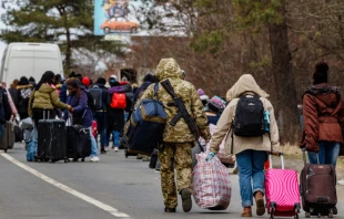 Refugiados que escapan de Ucrania a travu00e9s de la frontera con Eslovaquia (2022). Cru00e9dito: Shutterstock 