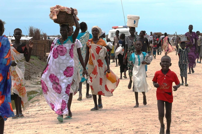 El mundo afronta mayor crisis de refugiados desde II Guerra Mundial, dice el Papa