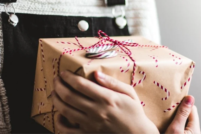 Caridad católica busca voluntarios para entregar alimentos y regalos de Navidad