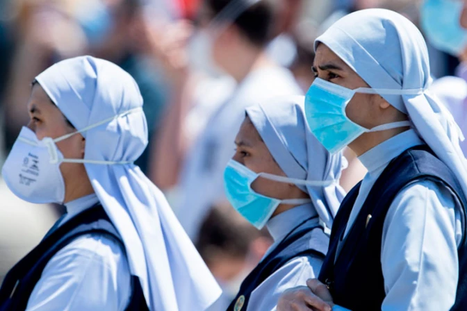 El Papa agradece a los médicos y personal sanitario su trabajo durante el coronavirus