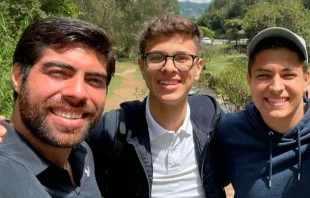 (De izquierda a derecha) P. Jorge Herrera, Juan Diego Salazar Romu00e1n y David Baena Moreno. Cru00e9dito: Regnum Christi / Legionarios de Cristo 
