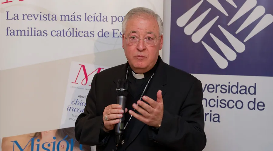 Mons. Juan Antonio Reig Pla, en la entrega de premios de la Revista Misión. Foto: Revista Misión.