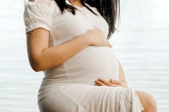 Parlamento de Reino Unido rechaza legalizar el aborto hasta 28 semanas de embarazo