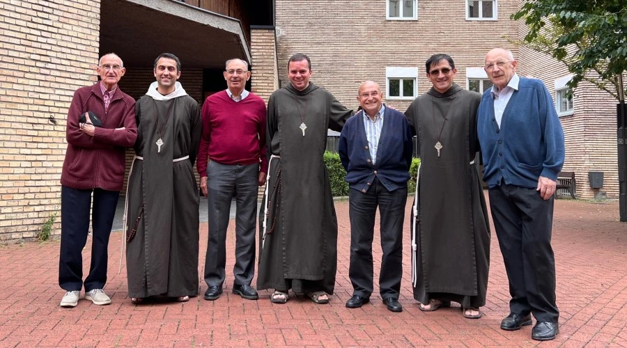 Los Peregrinos de la Eucaristía relevan a los dominicos en una parroquia en Vitoria. Crédito: Diócesis de Vitoria?w=200&h=150