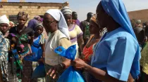 Religiosas ayudan a cristianos locales en el Sahel. Foto: Ayuda a la Iglesia Necesitada