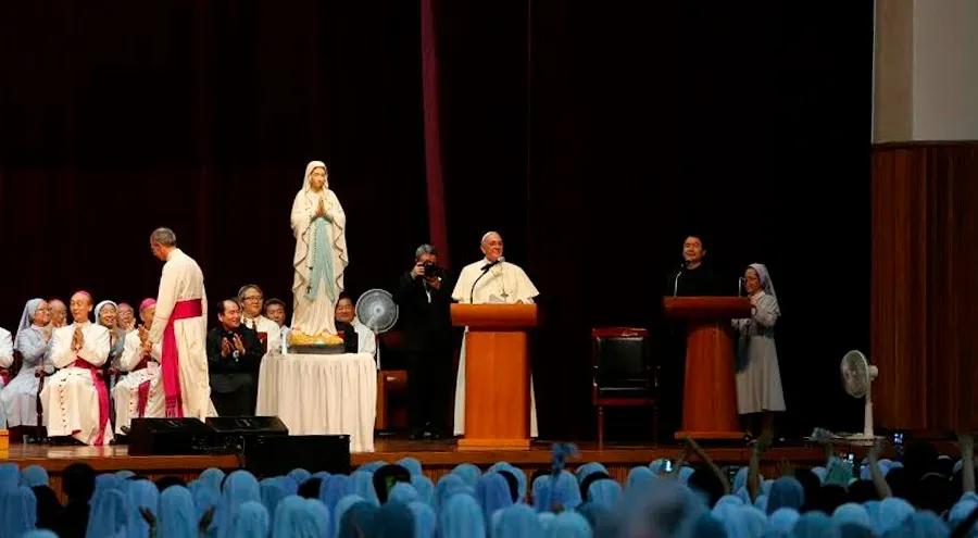 Papa Francisco en encuentro con religiosos / Foto: Alan Holdren (ACI Prensa)?w=200&h=150