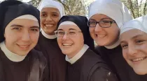 Un grupo de religiosas. Foto: Facebook Carmelitas Samaritanas del Corazón de Jesús
