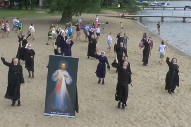 VIDEO: Religiosas de Sor Faustina animan antesala de JMJ 2016 con alegre flashmob