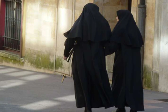 Miles defienden a religiosas que restauraron histórico órgano frente a multa del gobierno