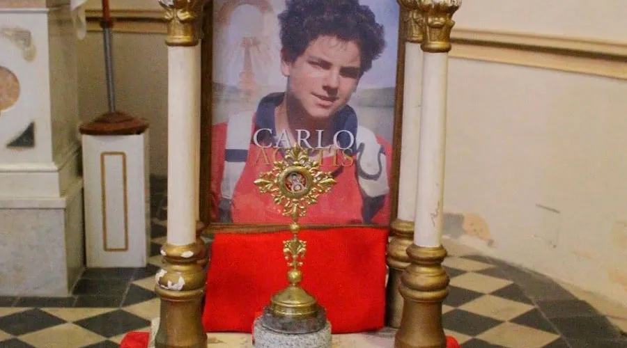 Veneración reliquia del Beato Carlo Acutis en parroquia San Pedro Apóstol, Argentina. Crédito: Exposición Beato Carlo Acutis.?w=200&h=150