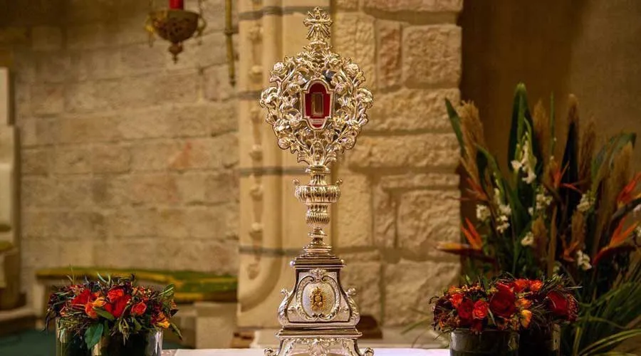 Reliquia de la Cuna de Jesús obsequiada por el Papa Francisco a la Custodia de Tierra Santa. Crédito: Cortesía del Centro Pontificio Notre Dame de Jerusalén.