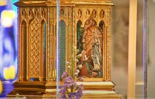 Captura de video oficial de la visita de las reliquias de Santa Bernadette a Reino Unido. Crédito: stbernadette.org.uk. 