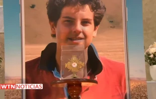 Reliquia de segundo grado de Carlo Acutis en parroquia de Lima (Peru00fa). Cru00e9dito: EWTN Noticias 