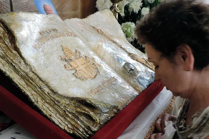 Reliquia de la sangre de San Juan Pablo II visita Colombia