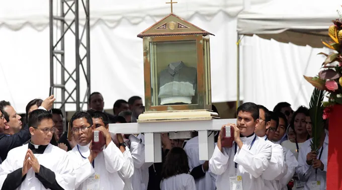 Reliquia de Mons. Oscar Romero durante ceremonia de beatificación / Foto: Flickr de Presidencia El Salvador?w=200&h=150