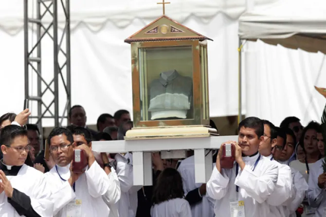 Reliquia de Beato Óscar Romero visitará todas las parroquias de El Salvador