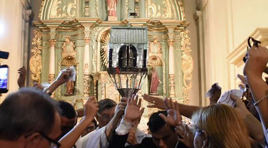 Reliquia de San Pío visita Paraguay / Gentileza: Gotas de Paz - Hnos. Franciscanos Capuchinos