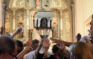 Reliquia de San Pu00edo visita Paraguay / Gentileza: Gotas de Paz - Hnos. Franciscanos Capuchinos 