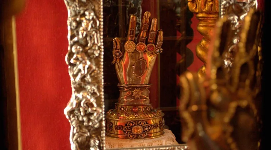 Reliquia de la mano incorrupta de Santa Teresa de Ávila. Foto: Flickr de Jorge León (CC BY-NC-ND 2.0).