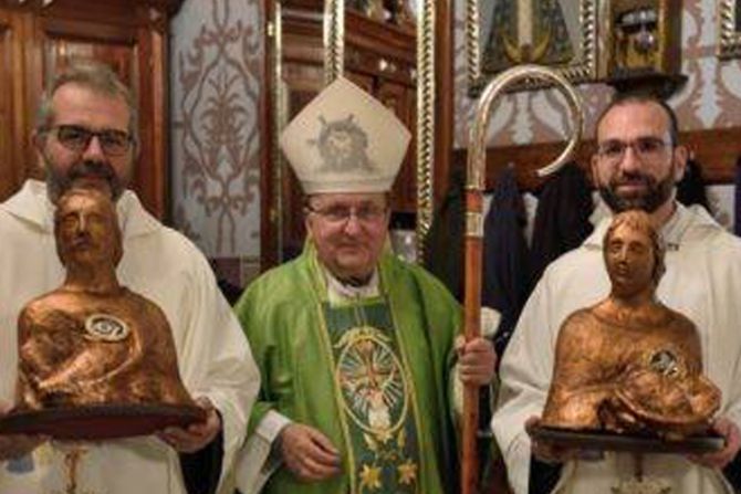 Reliquias de los santos Felipe y Santiago son entronizadas en ciudad Argentina