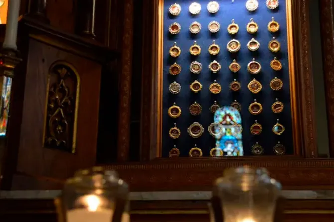 La extraña historia de 5.000 reliquias que se encuentran al interior de una capilla