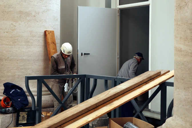 Vaticano inicia trabajos de remodelación de servicios para indigentes