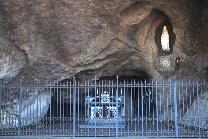 Así es la gruta de Lourdes del Vaticano donde el Papa rezará por el fin del coronavirus