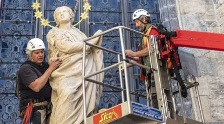 Levantan réplica de estatua de la Virgen María destruida hace más de 100 años