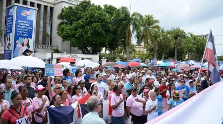 República Dominicana: Miles se manifiestan contra imposición de ideología de género