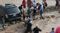Rescate de afectados por inundaciones en Lima / Foto: Agencia Andina