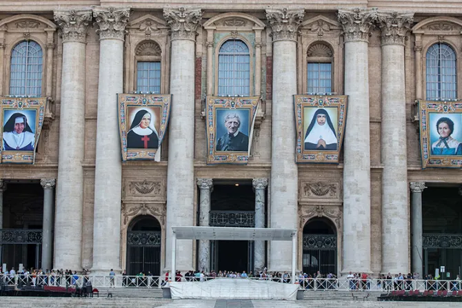 Estos son los retratos oficiales de los 5 nuevos santos