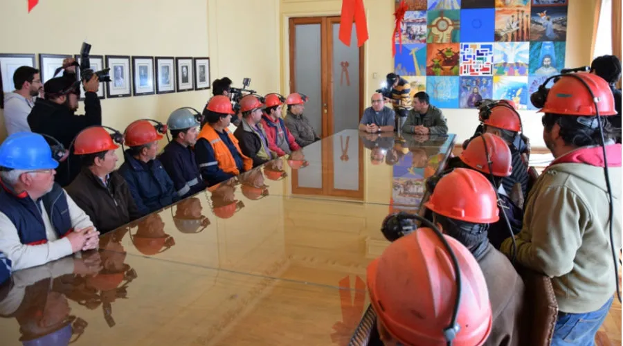 Reunión de Mons. Chomali con mineros de la mina SantaAna / Foto: Arzobispado de Concepción?w=200&h=150