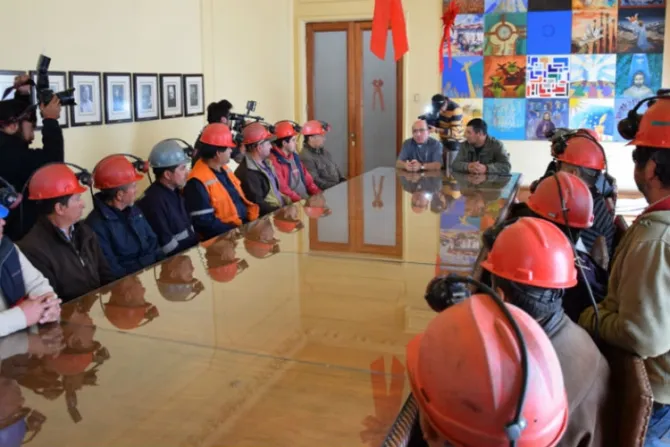 Iglesia en Chile preocupada por el encierro de 70 mineros
