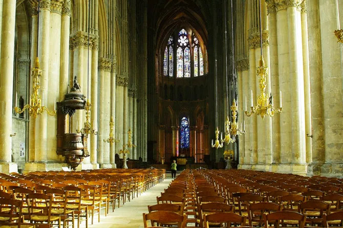 Consejo de Estado de Francia ordena levantar prohibición de reuniones religiosas