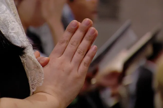 En la Catedral de Seúl el Papa Francisco reza por los cristianos perseguidos en Irak