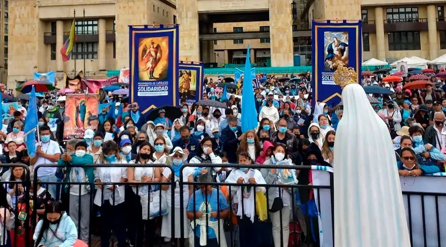 Miles de católicos rezan en la Plaza de Bolívar, en Bogotá (Colombia, el 27 de marzo de 2022 | Crédito: Movimiento de Católicos Solidaridad