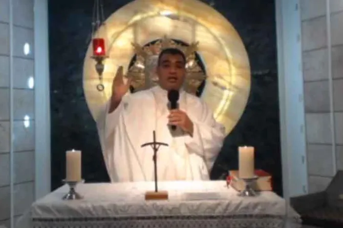 Amenazan a sacerdote durante transmisión en vivo de la Misa en México