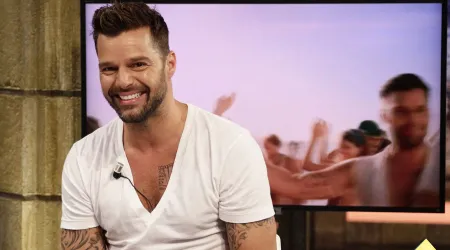 Critican silencio de feministas ante escándalo de Ricky Martin, acusado de incesto