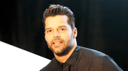 Ricky Martin compara a la Virgen María con un vientre de alquiler