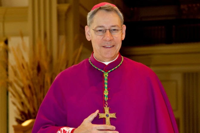 Papa Francisco acepta la renuncia del Obispo Robert W. Finn