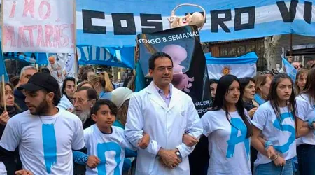 Argentina: Multitud marchó en apoyo a médico hallado culpable por rechazar aborto