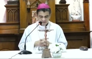 Mons. Rolando u00c1lvarez en Misa transmitida el 18 de agosto desde la casa episcopal de Matagalpa. Cru00e9dito: Diu00f3cesis de Matagalpa. 