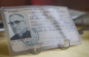 Licencia de conducir del Beato Mons. Óscar Romero. Foto: David Ramos / ACI Prensa. 